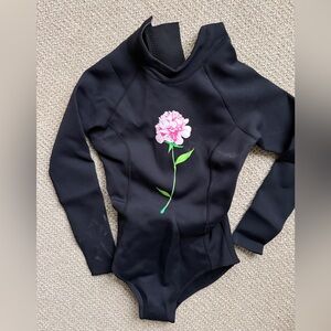 Cynthia Rowley Black Floral-Print Long-Sleeve Swim wetsuit